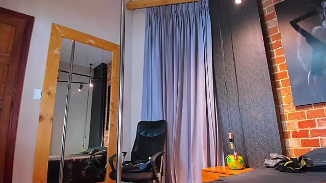 Sienna Dark online show from April 4, 2026, 11:29 am