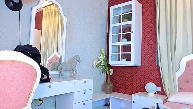 Sienna Dark online show from April 15, 2026, 11:17 am