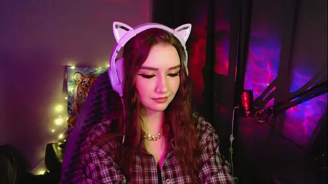 Celia Sensual  online show from April 19, 2026, 7:05 pm