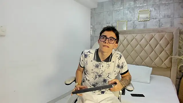 TylerCross  online show from March 21, 2026, 8:23 pm