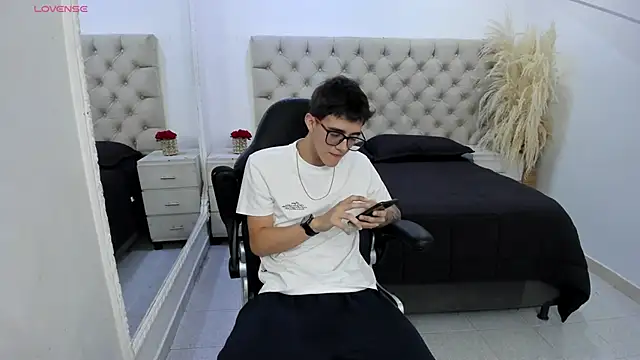 TylerCross  online show from March 29, 2026, 5:24 pm