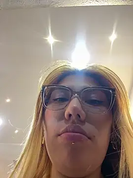 Lia Sterling online show from April 19, 2026, 2:00 am