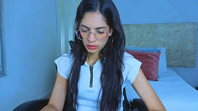 j belle  online show from April 25, 2026, 1:25 pm