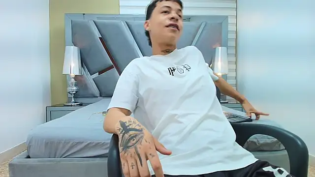 HENRY GREEN2 online show from April 7, 2026, 7:25 pm