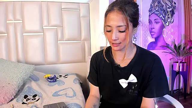 ZoeTaylorl online show from April 17, 2026, 11:24 am