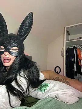 CoralsnakeX online show from April 21, 2026, 3:57 am