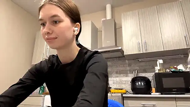 LaraDraggoo online show from March 26, 2026, 6:35 pm