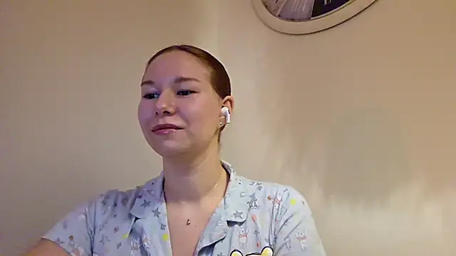 passionatefox online show from March 10, 2026, 2:11 pm