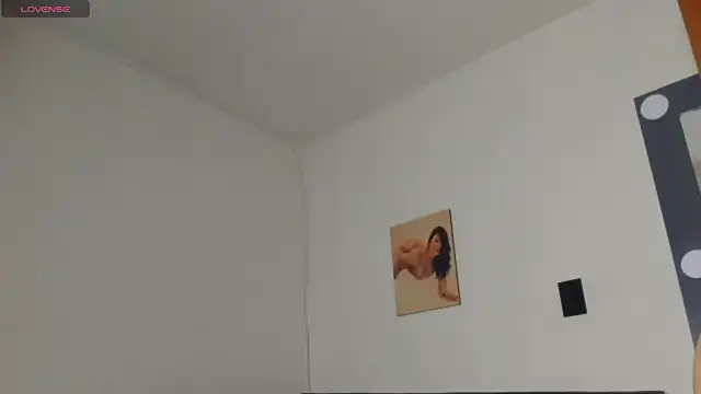 AnthonellaSweet  online show from April 23, 2026, 4:03 am