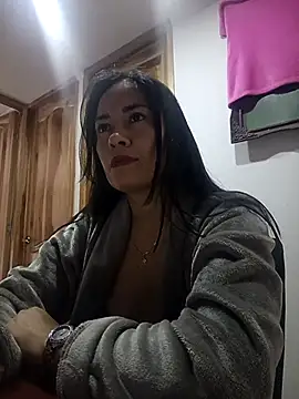 Snapshot of Erin_oficial chatting on March 9, 2026, 7:29 pm Erin oficial online show from March 9, 2026, 7:29 pm