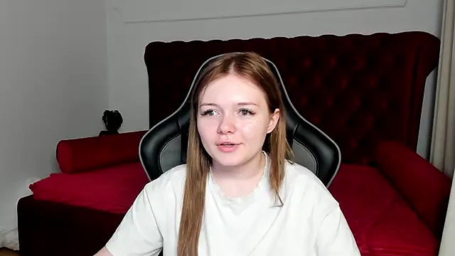 Snapshot of ElinaVale chatting on June 11, 2026, 12:32 am ElinaVale online show from June 11, 2026, 12:32 am