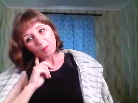 Alisaprice077 online show from April 19, 2026, 7:29 am
