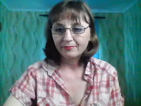 Alisaprice077 online show from April 28, 2026, 2:22 pm