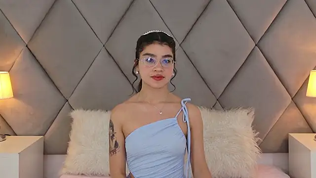 Snapshot of OliviaDiaz chatting on May 15, 2026, 8:16 pm OliviaDiaz online show from May 15, 2026, 8:16 pm