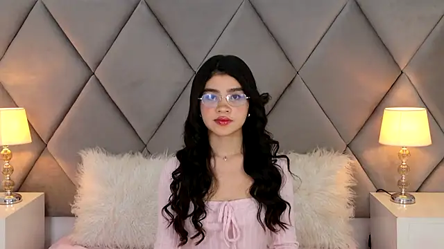 Snapshot of OliviaDiaz chatting on May 26, 2026, 8:05 pm OliviaDiaz online show from May 26, 2026, 8:05 pm