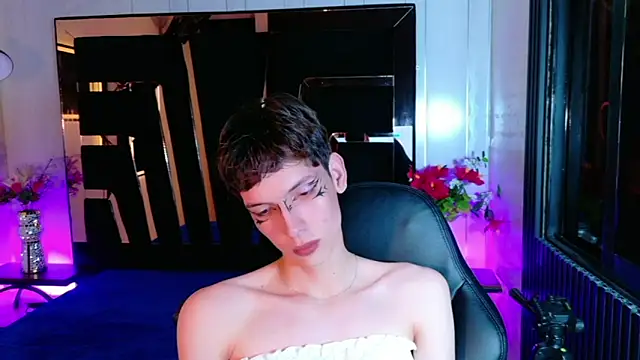 Stefany PiInk online show from April 17, 2026, 8:01 pm