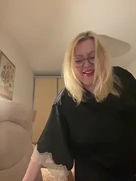 JanieLight53 online show from May 11, 2026, 7:11 pm