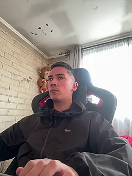 Cr1sXPorn online show from April 12, 2026, 9:20 pm