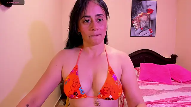 sara florez12 online show from May 4, 2026, 11:17 am