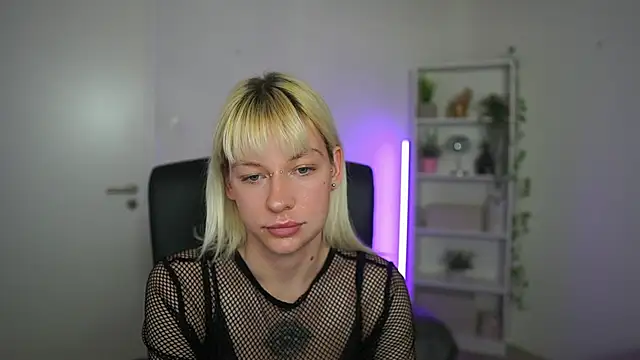 NadiaTiger18 online show from March 9, 2026, 7:51 pm