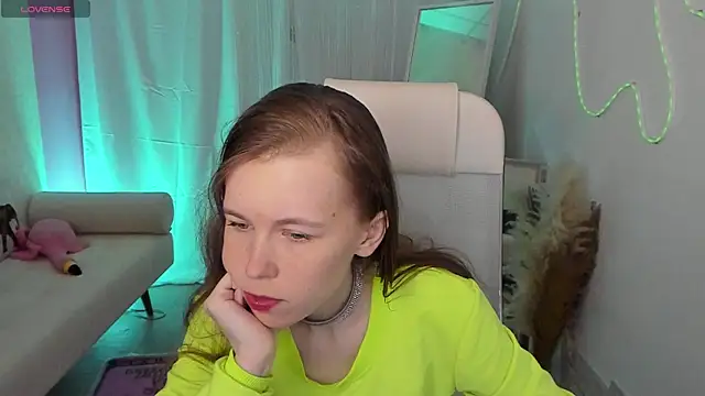 AriaGracen online show from April 15, 2026, 8:32 am