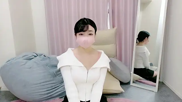 Yu-ko  online show from March 19, 2026, 5:44 am