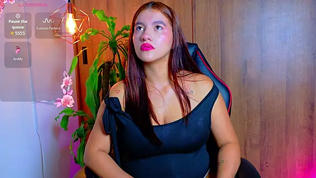 Victoria Rous online show from May 4, 2026, 8:38 pm