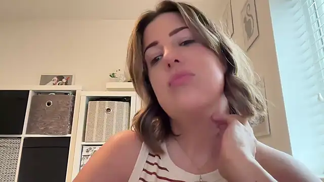 annabellewarick online show from March 24, 2026, 1:16 pm