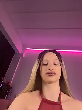 ScarletFlameee online show from April 3, 2026, 7:34 pm