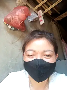 Bling-pusy online show from April 12, 2026, 4:28 am