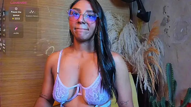 Victoria Gonzalez online show from March 8, 2026, 12:42 pm