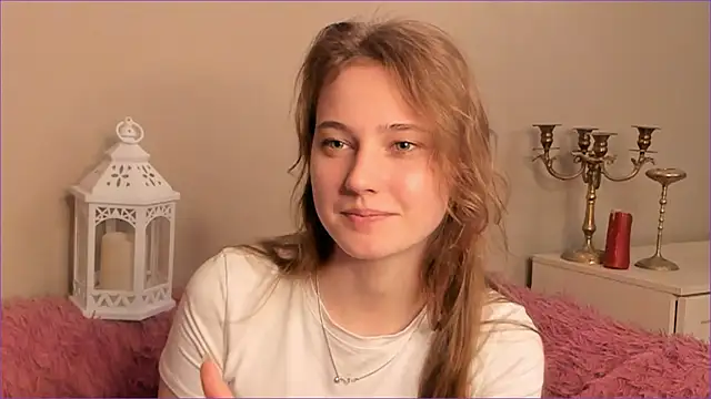Snapshot of RubieHeiser chatting on May 10, 2026, 9:47 am RubieHeiser online show from May 10, 2026, 9:47 am
