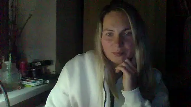 Mollie365 online show from April 18, 2026, 7:07 pm