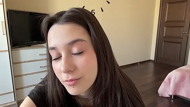 AdeleVelvet online show from March 15, 2026, 10:54 am