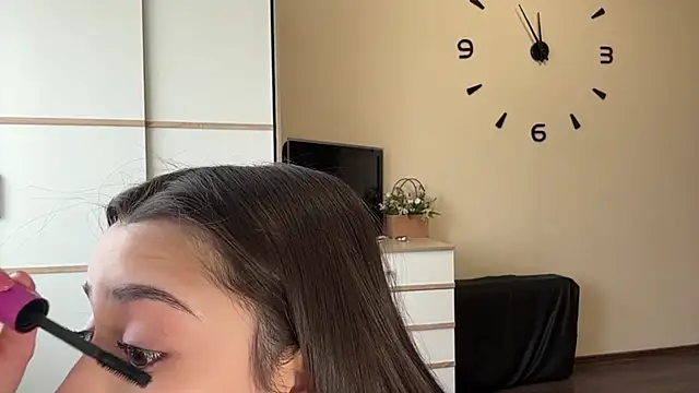 AdeleVelvet online show from April 4, 2026, 8:56 am