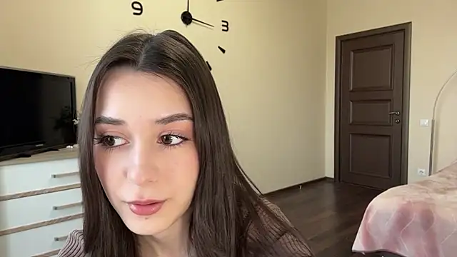 AdeleVelvet online show from April 5, 2026, 9:17 am