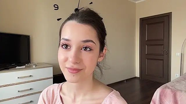 AdeleVelvet online show from April 18, 2026, 11:03 am