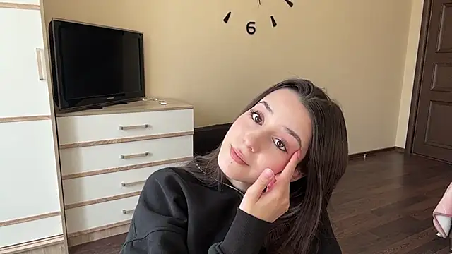 AdeleVelvet online show from April 24, 2026, 10:28 am