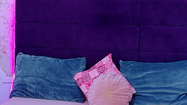 NataliaCroft online show from March 25, 2026, 3:40 pm