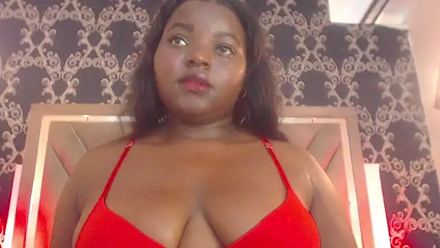 Snapshot of SaraThomass chatting on June 1, 2026, 7:04 pm SaraThomass online show from June 1, 2026, 7:04 pm
