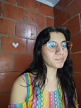 Snapshot of Amanda_x1 chatting on July 3, 2026, 8:37 pm Amanda x1 online show from July 3, 2026, 8:37 pm