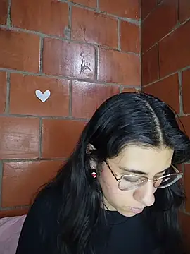 Snapshot of Amanda_x1 chatting on July 10, 2026, 8:44 pm Amanda x1 online show from July 10, 2026, 8:44 pm