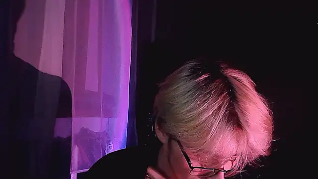 frill1 online show from March 18, 2026, 11:08 pm