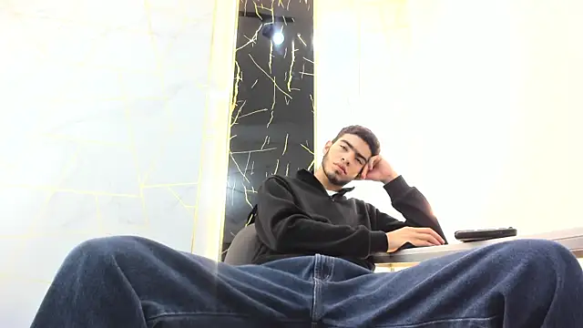 Valentin Lux online show from March 25, 2026, 3:23 am