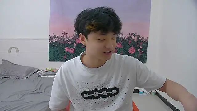 Snapshot of icecream-002 chatting on April 30, 2026, 11:38 am icecream-002 online show from April 30, 2026, 11:38 am
