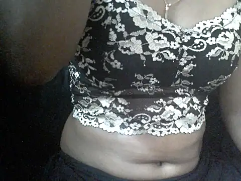 Snapshot of Couplehot00 chatting on July 8, 2026, 9:36 am Couplehot00 online show from July 8, 2026, 9:36 am
