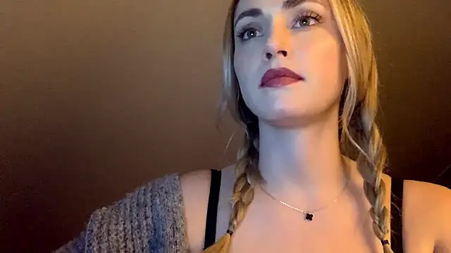 ScarlettSensitive online show from April 16, 2026, 9:39 pm