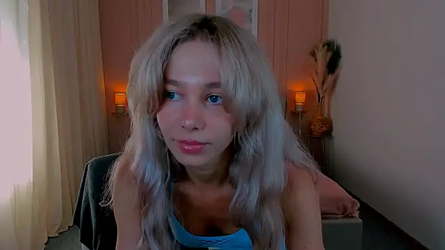 Snapshot of LuluAlis chatting on May 21, 2026, 1:51 pm LuluAlis online show from May 21, 2026, 1:51 pm