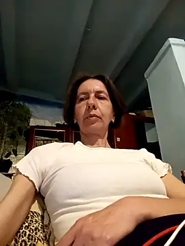 Snapshot of Tania9876 chatting on May 5, 2026, 9:12 pm Tania9876 online show from May 5, 2026, 9:12 pm