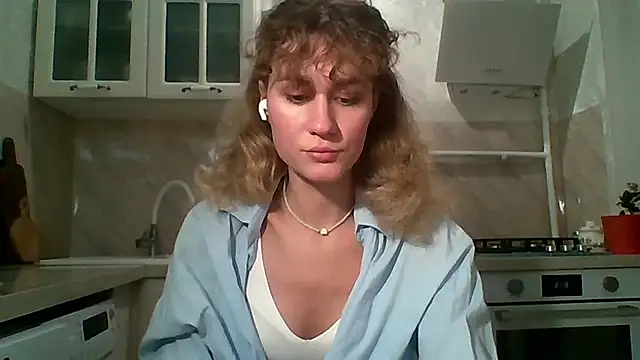 ElenoreHolguin online show from March 13, 2026, 6:14 pm